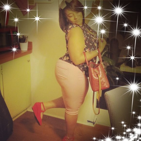 Meet your Posher, Antionette - Picture 1 of 1